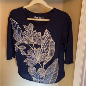 Three quarter length sleeve t shirt